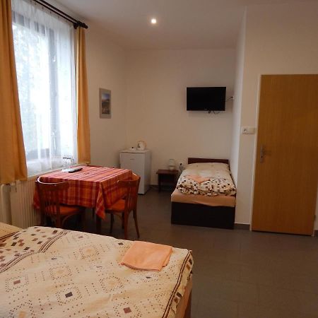 Penzion U Kasnych Mníšek pod Brdy エクステリア 写真