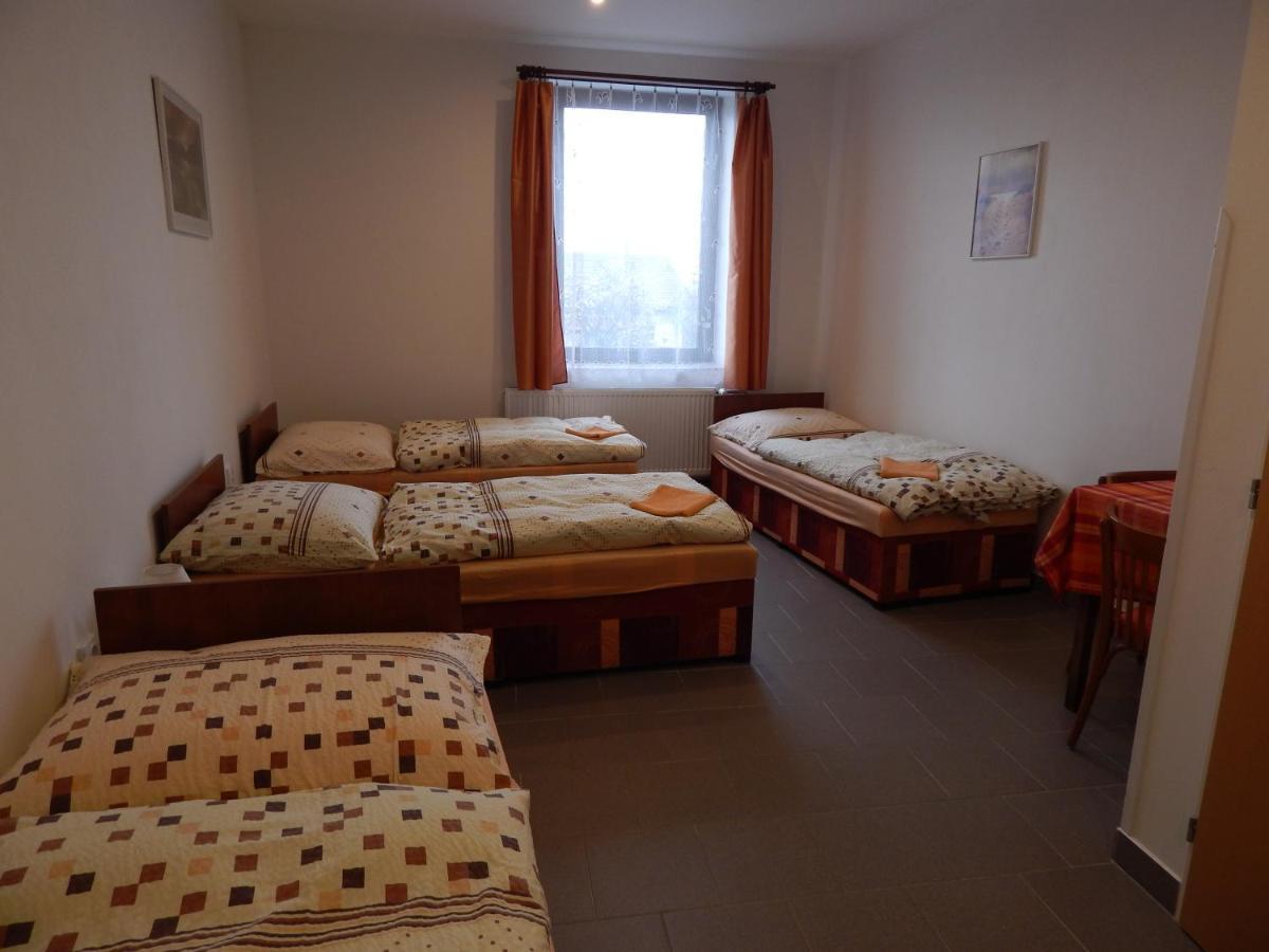 Penzion U Kasnych Mníšek pod Brdy エクステリア 写真