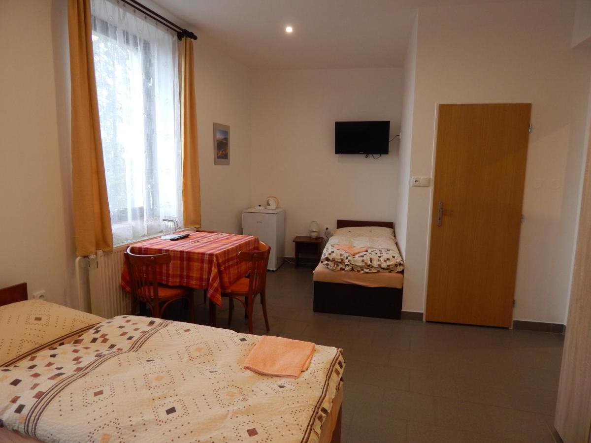 Penzion U Kasnych Mníšek pod Brdy エクステリア 写真